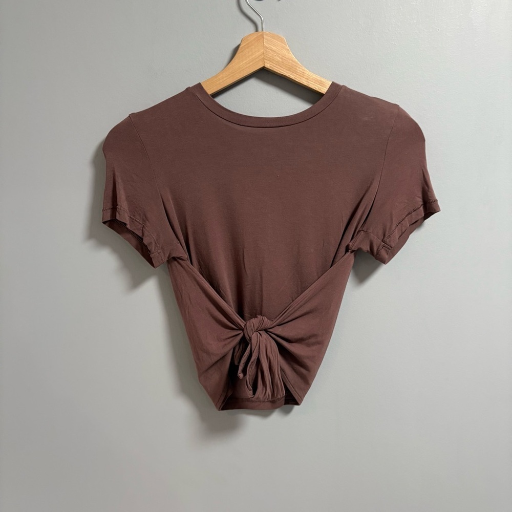 Aritzia - Wilfred Tee